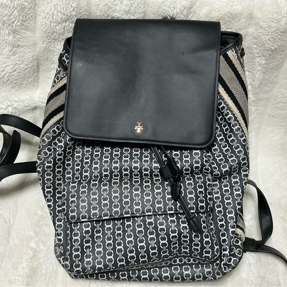 Tory Burch Gemini link backpack black and white